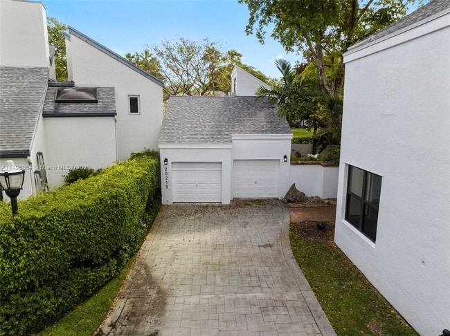 20215 W Oakhaven Cir in Miami, FL - Building Photo - Building Photo