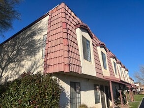 2260 E Avenue Q4, Unit 70 in Palmdale, CA - Building Photo - Building Photo