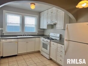 2133 N Division St in Davenport, IA - Building Photo - Building Photo