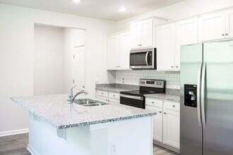 192 Coby Ln in Richmond Hill, GA - Building Photo - Building Photo