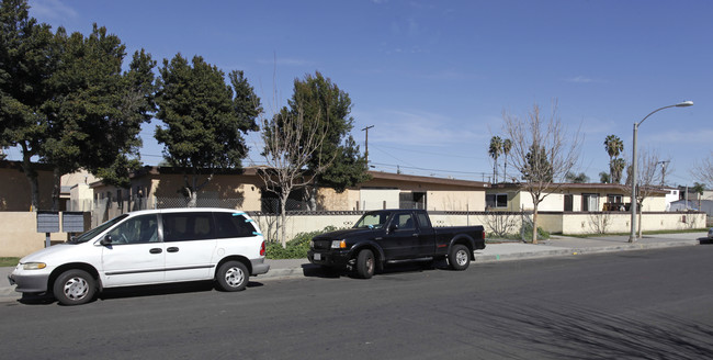 449-455 West Ave in Fullerton, CA - Foto de edificio - Building Photo