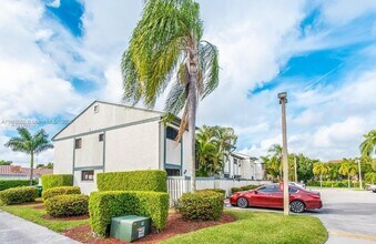 636 NE 195th St in Miami, FL - Building Photo - Building Photo