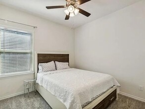 2456 Siskiyou St in Lewisville, TX - Foto de edificio - Building Photo