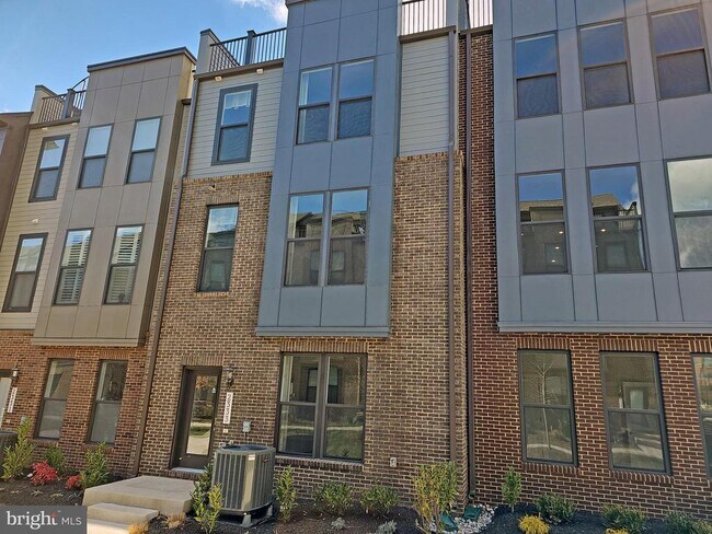 2333 Liberty Lp in Herndon, VA - Building Photo - Building Photo