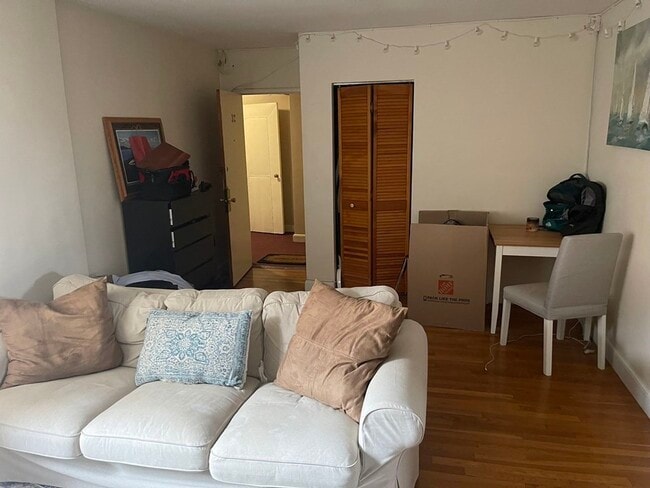 2016 Commonwealth Ave in Boston, MA - Building Photo - Building Photo