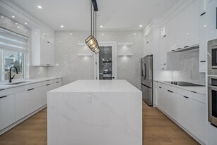 16935-1690A 0A Ave in Surrey, BC - Building Photo