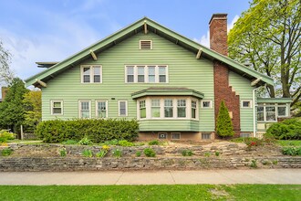 1931 E Kenwood Blvd in Milwaukee, WI - Building Photo - Building Photo