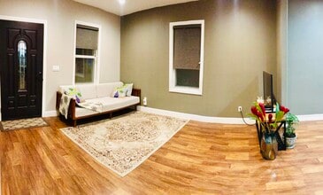 685 Locust St in San Jose, CA - Foto de edificio - Building Photo