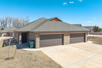 7620 Wildflower way in Oklahoma City, OK - Building Photo - Building Photo