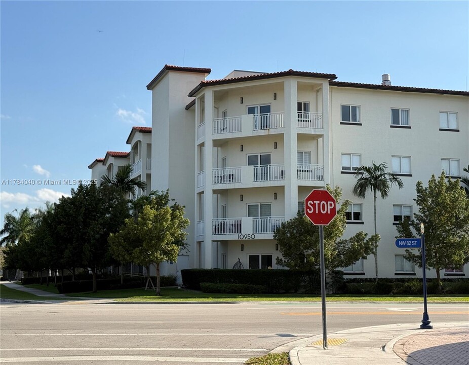 10950 NW 82nd St, Unit 312 in Doral, FL - Building Photo