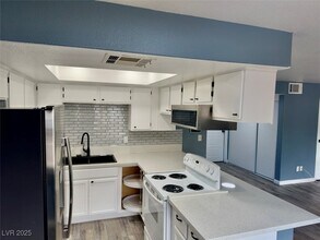 4030 E Carey Ave, Unit 2 in Las Vegas, NV - Building Photo - Building Photo