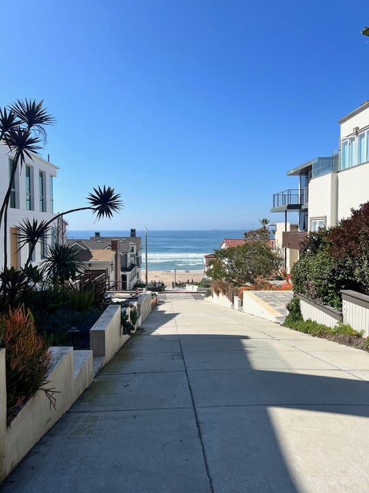 3309 Bayview Dr, Unit B in Manhattan Beach, CA - Foto de edificio