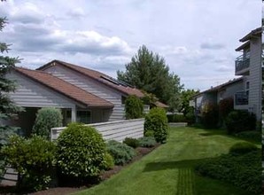 Garden Crest Apartments in Portland, OR - Foto de edificio - Building Photo