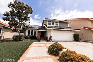 24535 Vía Tequila in Lake Forest, CA - Building Photo