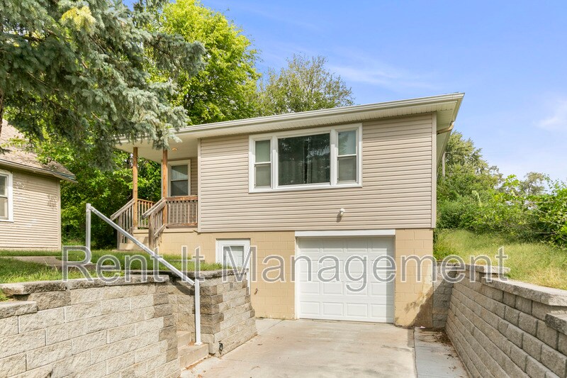 3912 Curtis Ave in Omaha, NE - Building Photo