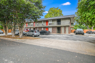 Highland Square in Austin, TX - Foto de edificio - Building Photo