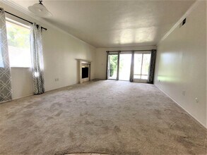 12070 Caminito Campana in San Diego, CA - Building Photo - Building Photo
