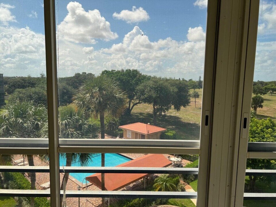 5201 NW 2nd Ave in Boca Raton, FL - Building Photo