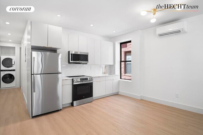972 Montgomery St in Brooklyn, NY - Building Photo - Building Photo