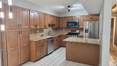 729 Limerick Ln in Schaumburg, IL - Building Photo - Building Photo