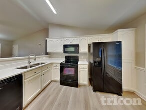 639 Loch Lomond Cir in Concord, NC - Foto de edificio - Building Photo