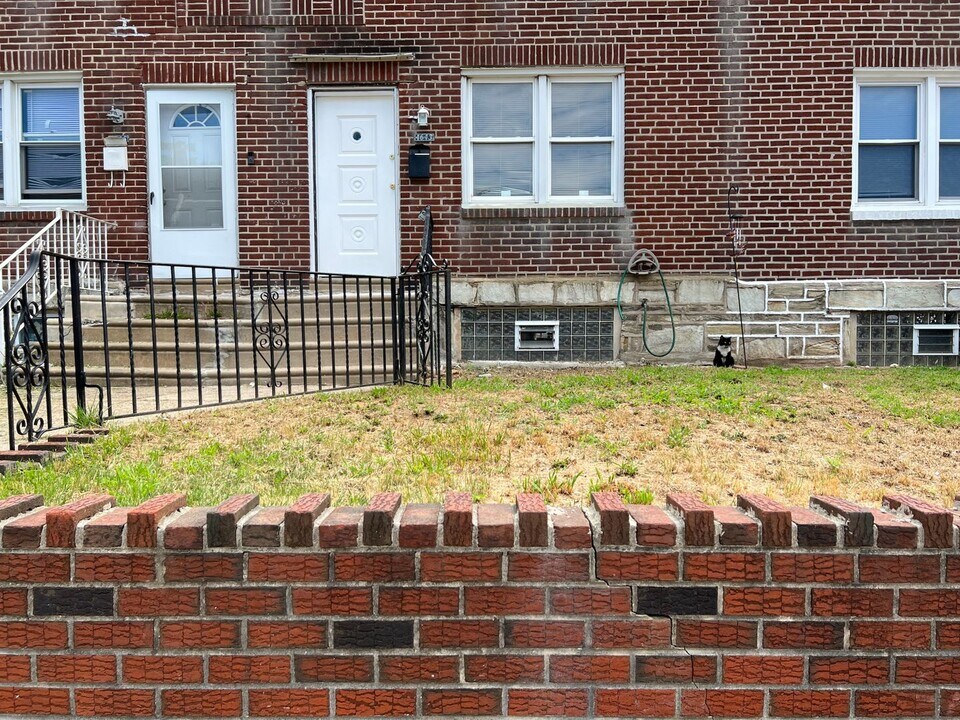 4643 Weymouth St in Philadelphia, PA - Building Photo