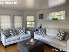 22 Cleveland Rd, Unit 1 in Wellesley, MA - Foto de edificio - Building Photo