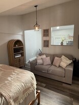 4 Auburn Ave Ext in Hampton, NH - Building Photo