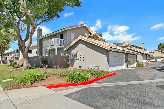 1390 Palomar Pl in Vista, CA - Building Photo - Building Photo