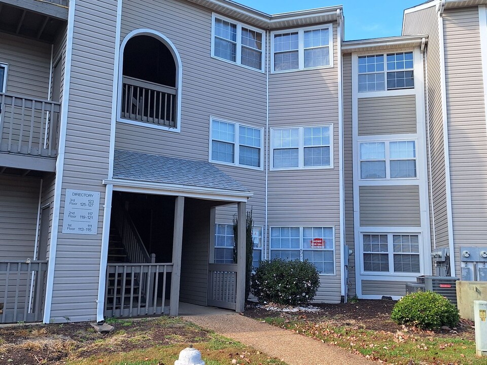 115 Cape Dorey Dr in Hampton, VA - Foto de edificio