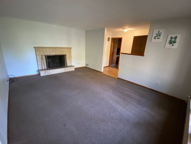 2208 Hendry Pl in St. Paul, MN - Building Photo - Building Photo