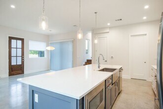 2103 E 20th St in Austin, TX - Building Photo - Building Photo