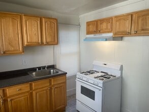 729 W Lafayette St in Norristown, PA - Foto de edificio - Building Photo