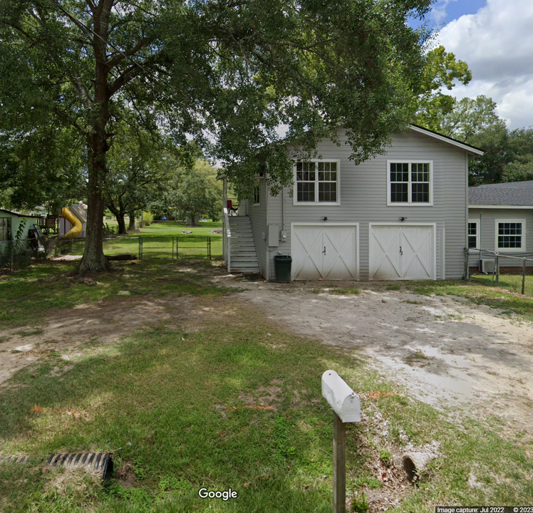 630 E Avenue L, Unit 2 in Silsbee, TX - Building Photo