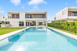 16699 Botaniko Dr N in Weston, FL - Building Photo