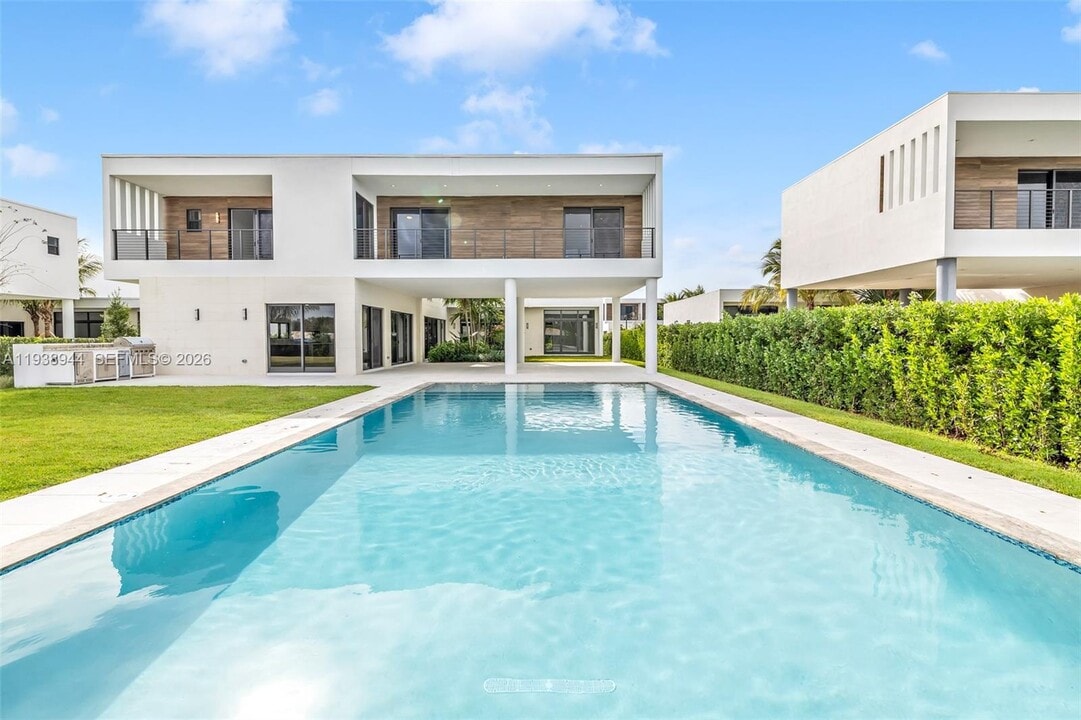 16699 Botaniko Dr N in Weston, FL - Building Photo