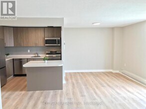 1100 Caven St in Mississauga, ON - Building Photo - Building Photo