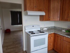278 Milton Ave, Unit 3 in San Bruno, CA - Building Photo - Building Photo