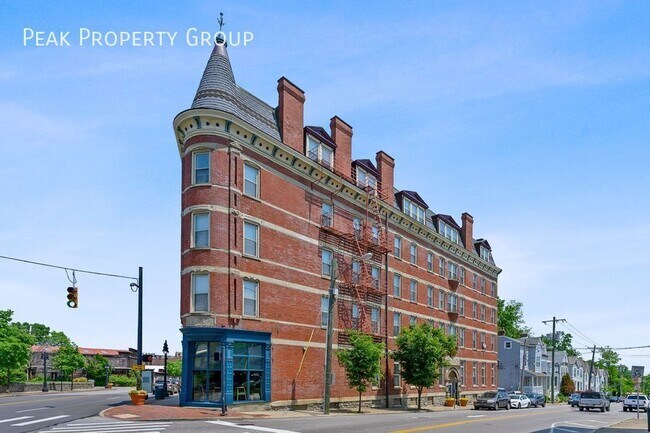 1506 William Howard Taft Rd in Cincinnati, OH - Building Photo - Building Photo
