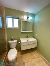 2753 NE 28th St in Lighthouse Point, FL - Building Photo - Building Photo