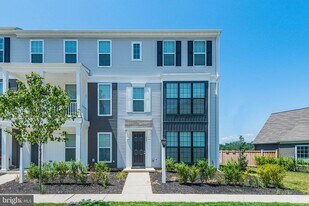 3221 Ruth Way in Mechanicsburg, PA - Building Photo