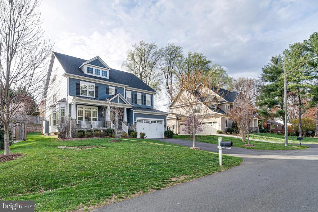 1734 Fairview Ave in McLean, VA - Building Photo