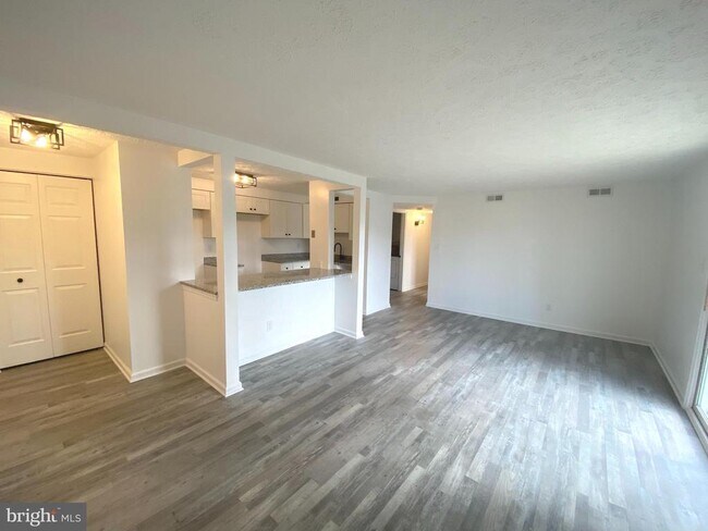 3502 Kingsley Ct in Pasadena, MD - Building Photo - Building Photo