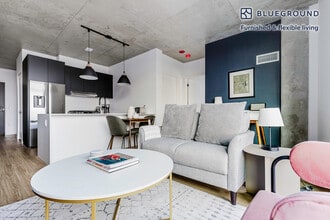 225 N Elizabeth St in Chicago, IL - Building Photo - Building Photo