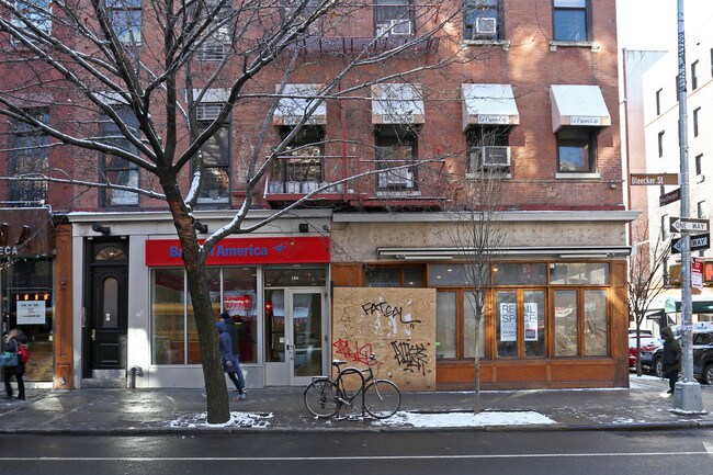 184-186 Bleecker St in New York, NY - Foto de edificio - Building Photo