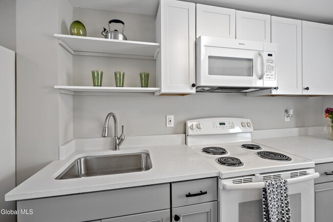 56 Van Buren St in Ballston Spa, NY - Building Photo - Building Photo