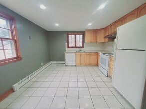 17 Linden St, Unit 2 in Norwalk, CT - Building Photo - Building Photo