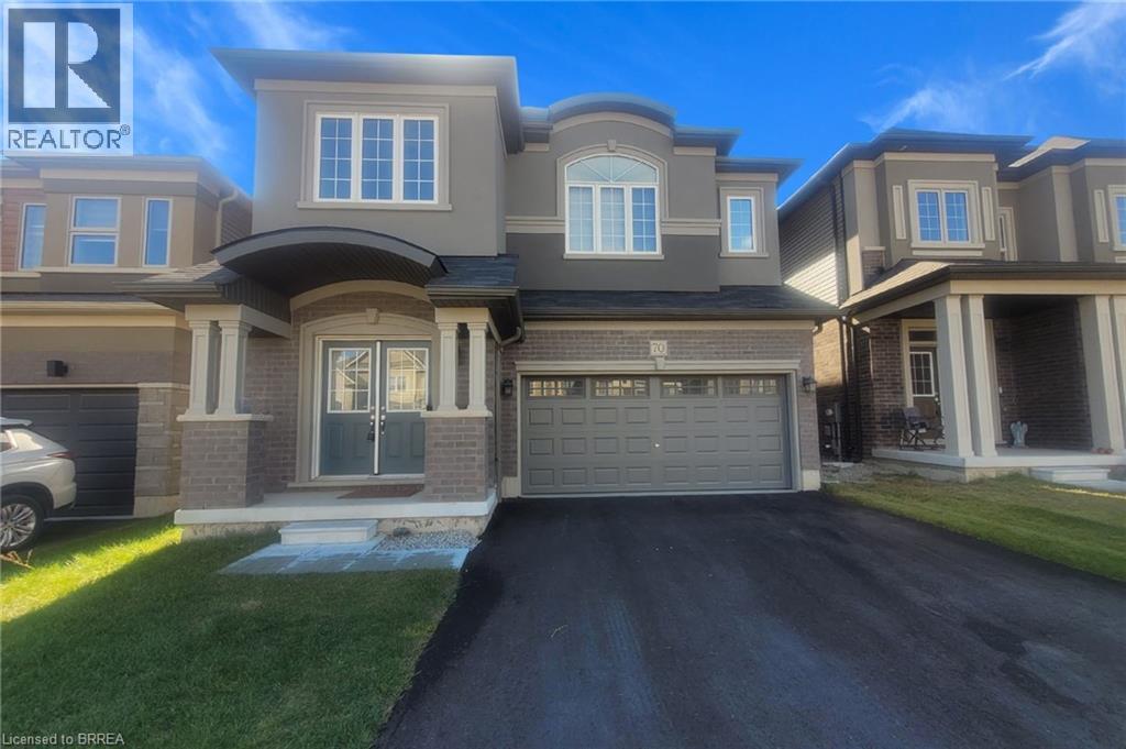 70 Hitchman St in Brant, ON - Building Photo