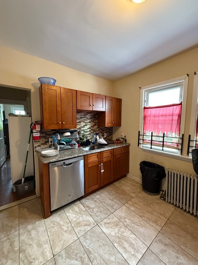 117 Grove St in Bloomfield, NJ - Building Photo - Building Photo