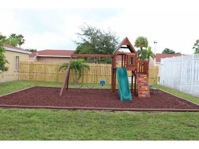 830 NE 212th Terrace in Miami, FL - Building Photo - Building Photo